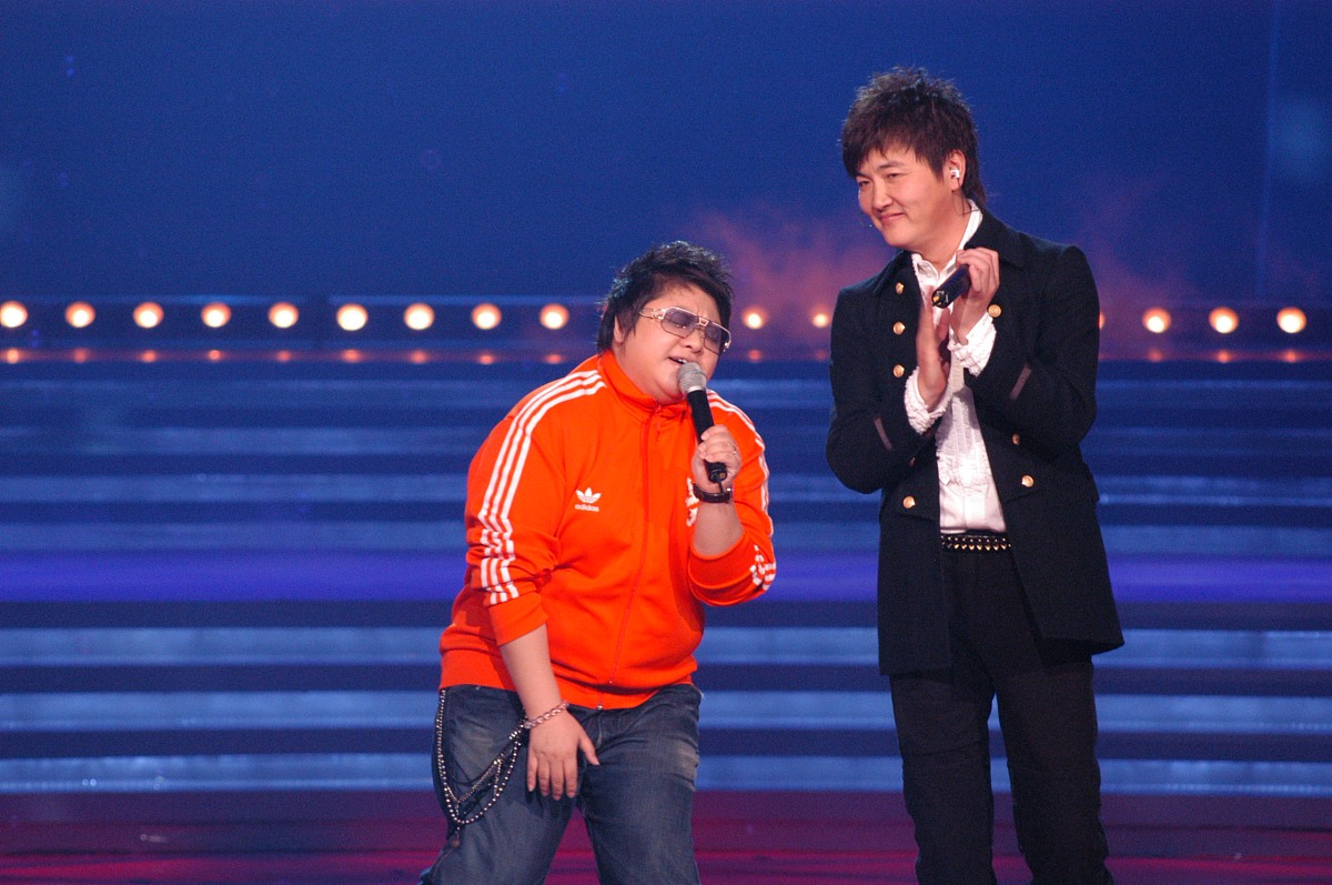 2007年1月1日元旦晚上,众多著名歌手在海南三亚美丽之冠为三亚市城市