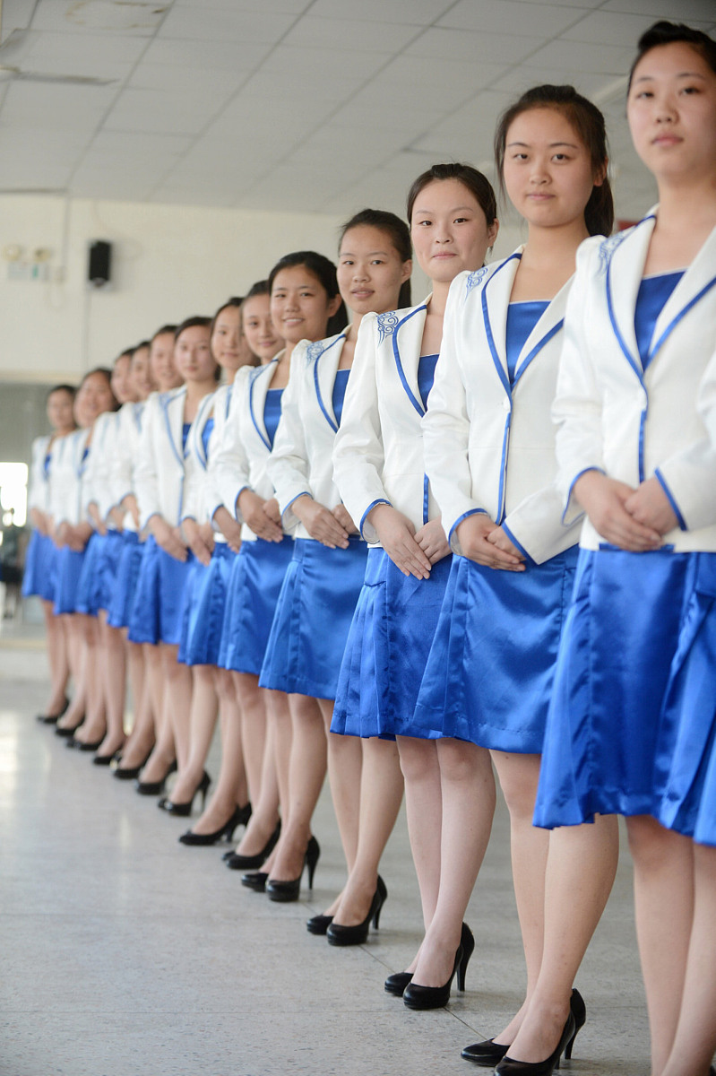 云南昆明航空学校招生条件：空乘培训报名咨询