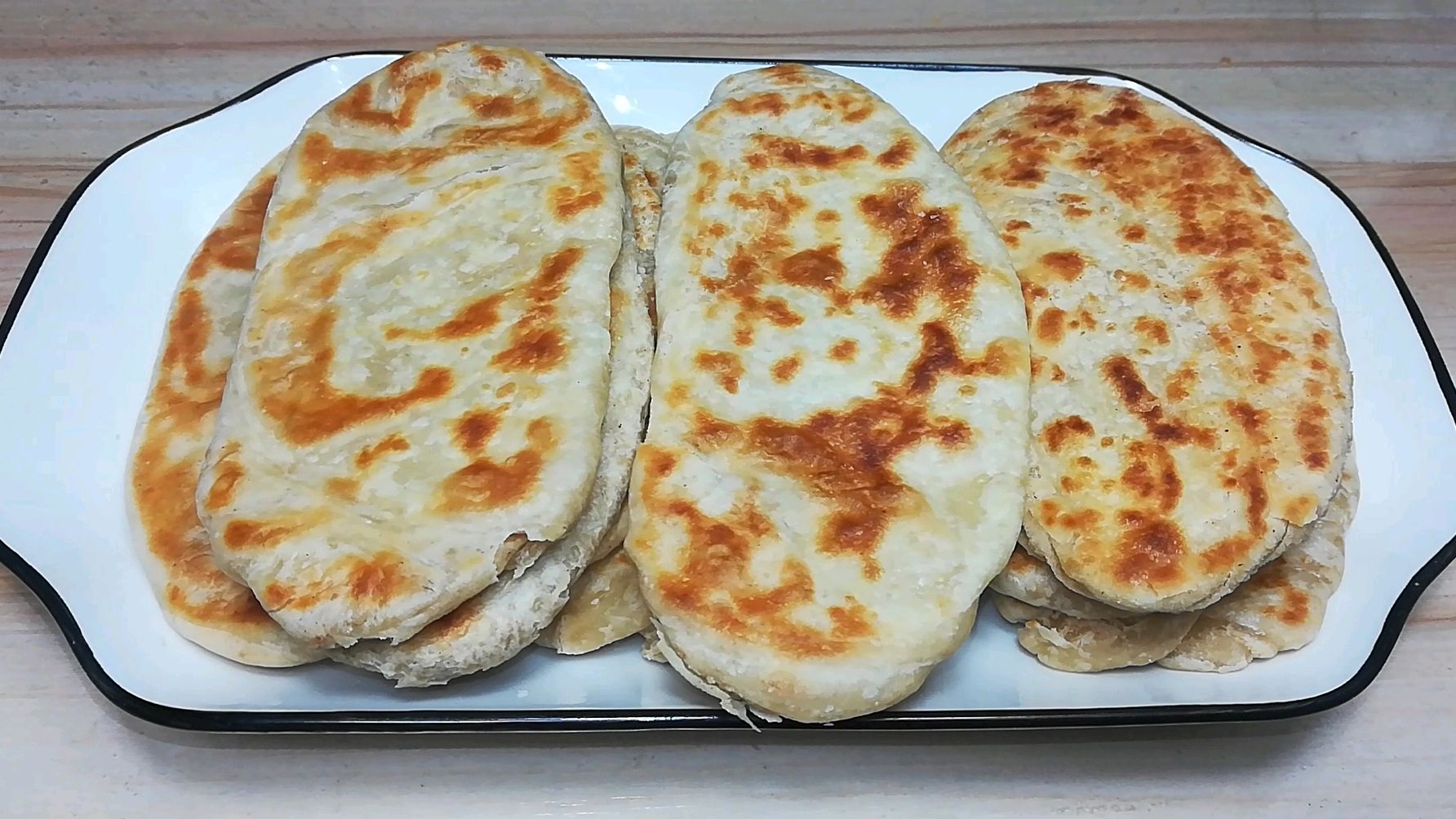 没有烤箱,也能做出香酥掉渣的五香烧饼,做法和配方都告诉你
