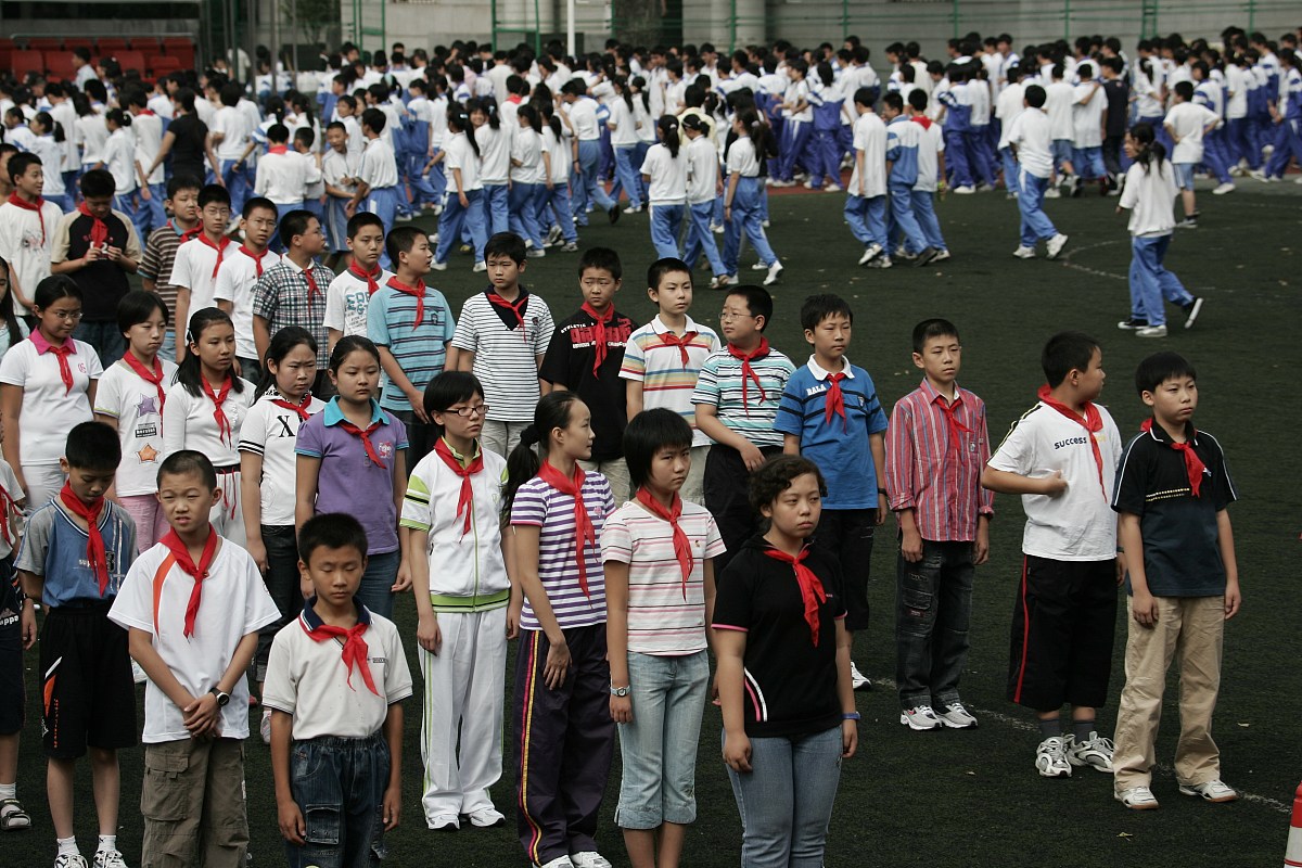 天津新华中学初一新生在开学典礼上+++_+++开学,小学生,开学典礼,孩子