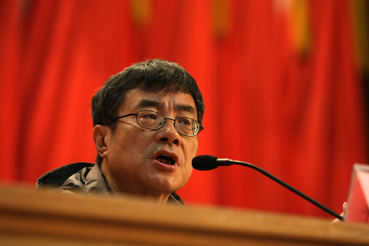 2010年4月24日,江苏南通,中国社科院研究员周国平参加第三十期"江海世