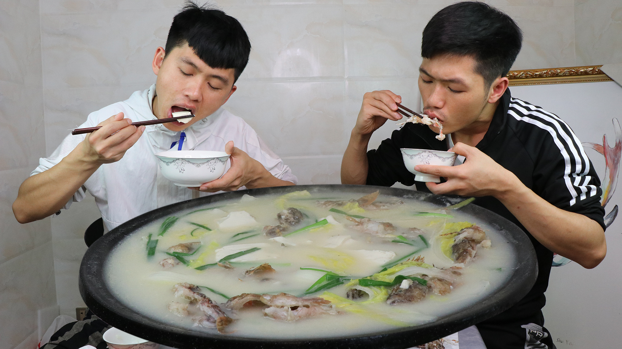 广西仔真会吃,生猛石九公鱼打汤,加上豆腐,拌饭都可以吃几碗