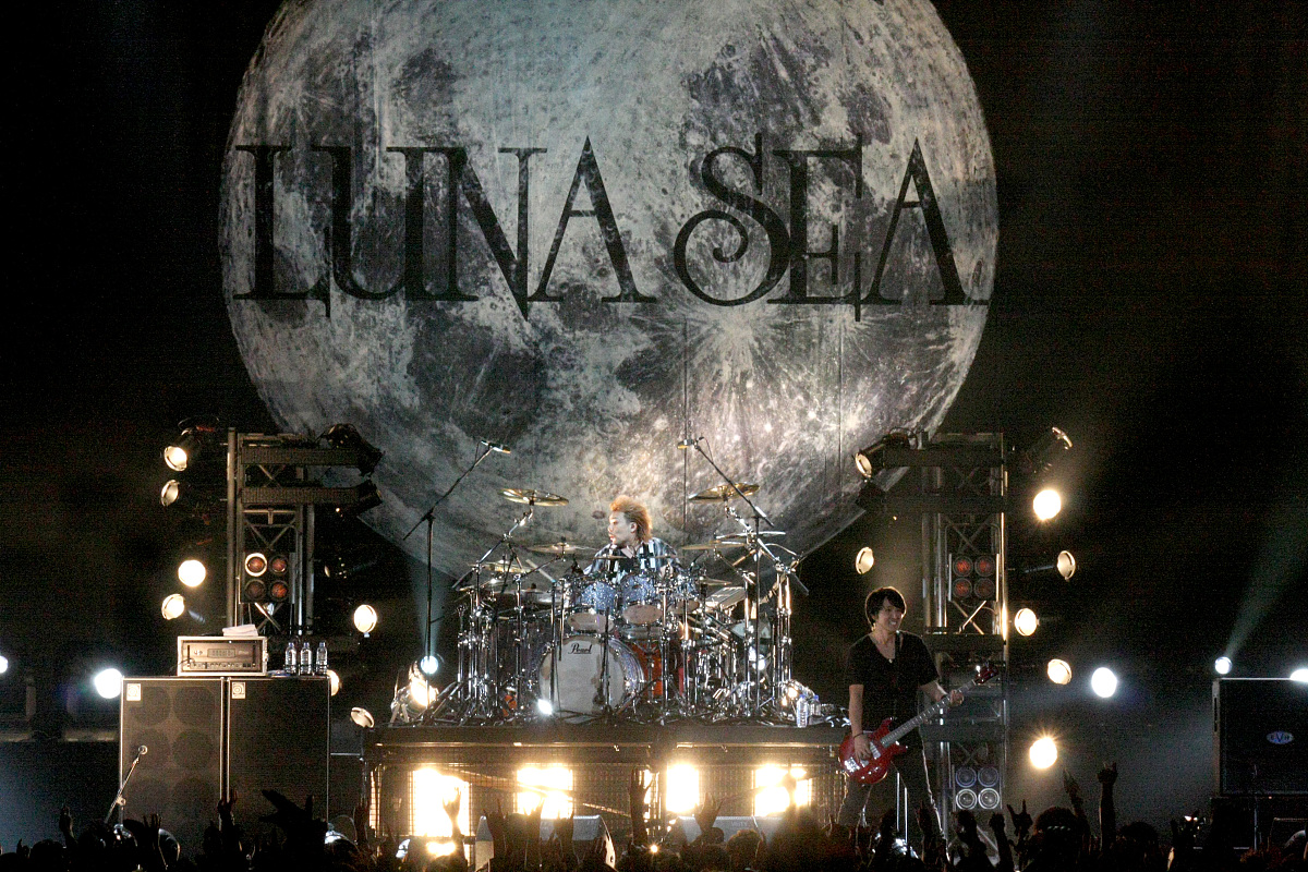 2010年12月12日,香港,日本顶尖的视觉系摇滚乐队luna sea世界巡回演唱