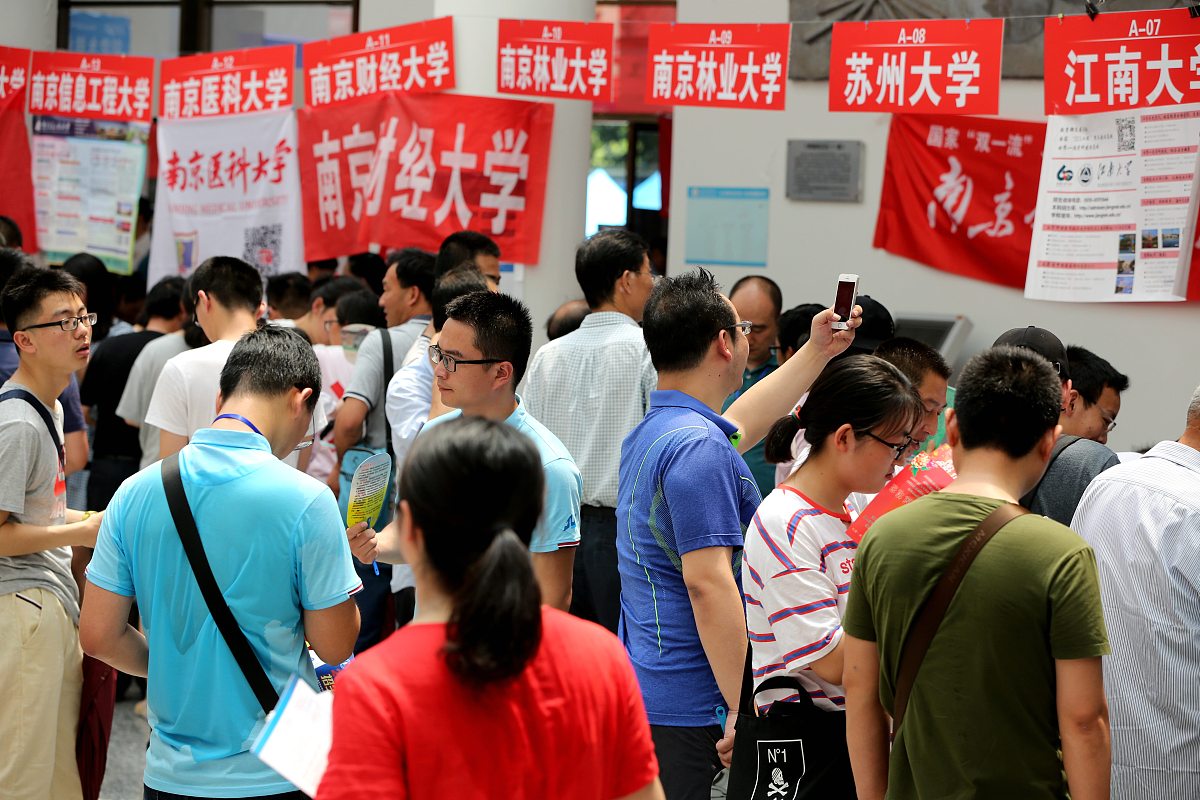 青年大学生学习马克思主义的意义：树立世界观、解决问题、传承文明