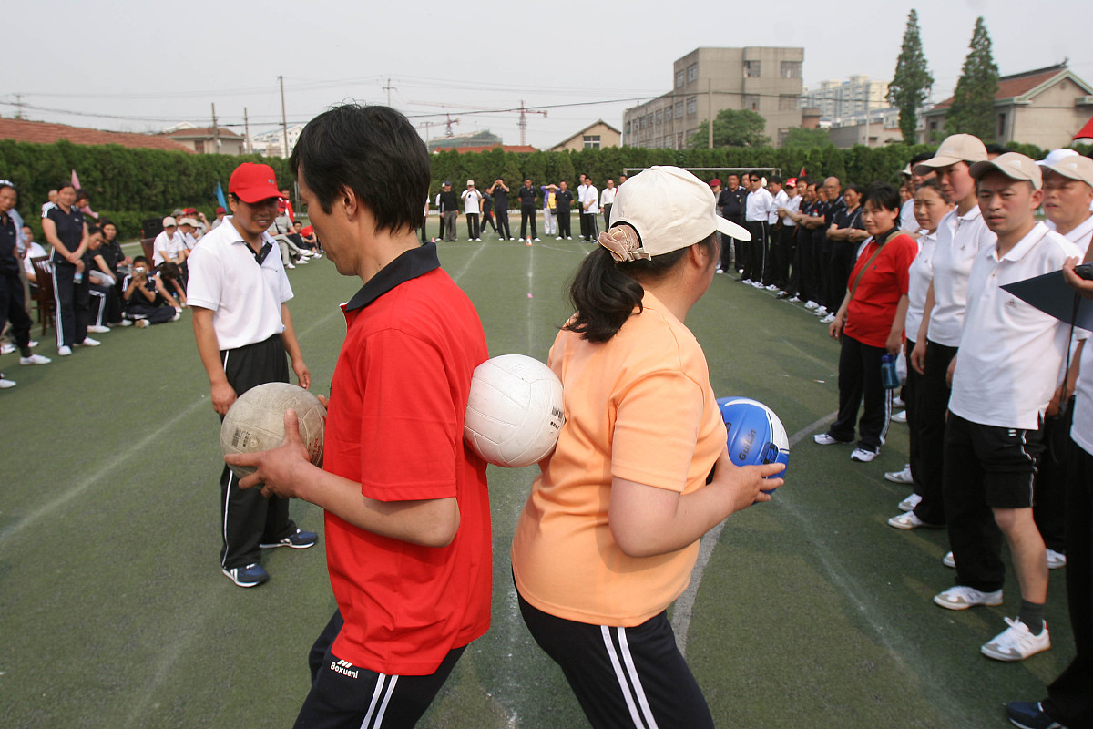 小学跳跳运动会教案：趣味游戏，提升运动能力和团队合作