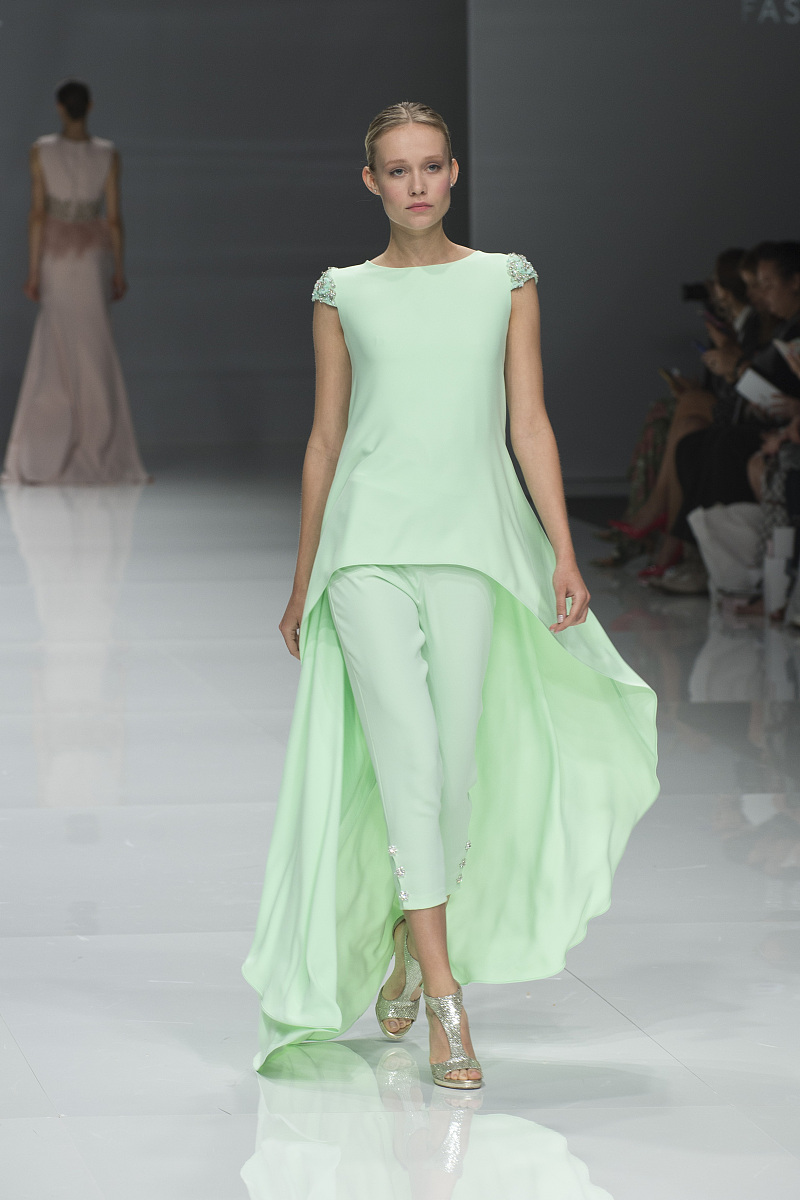 当地时间2018年4月24日,西班牙巴塞罗那,2018巴塞罗那婚纱周:cristina