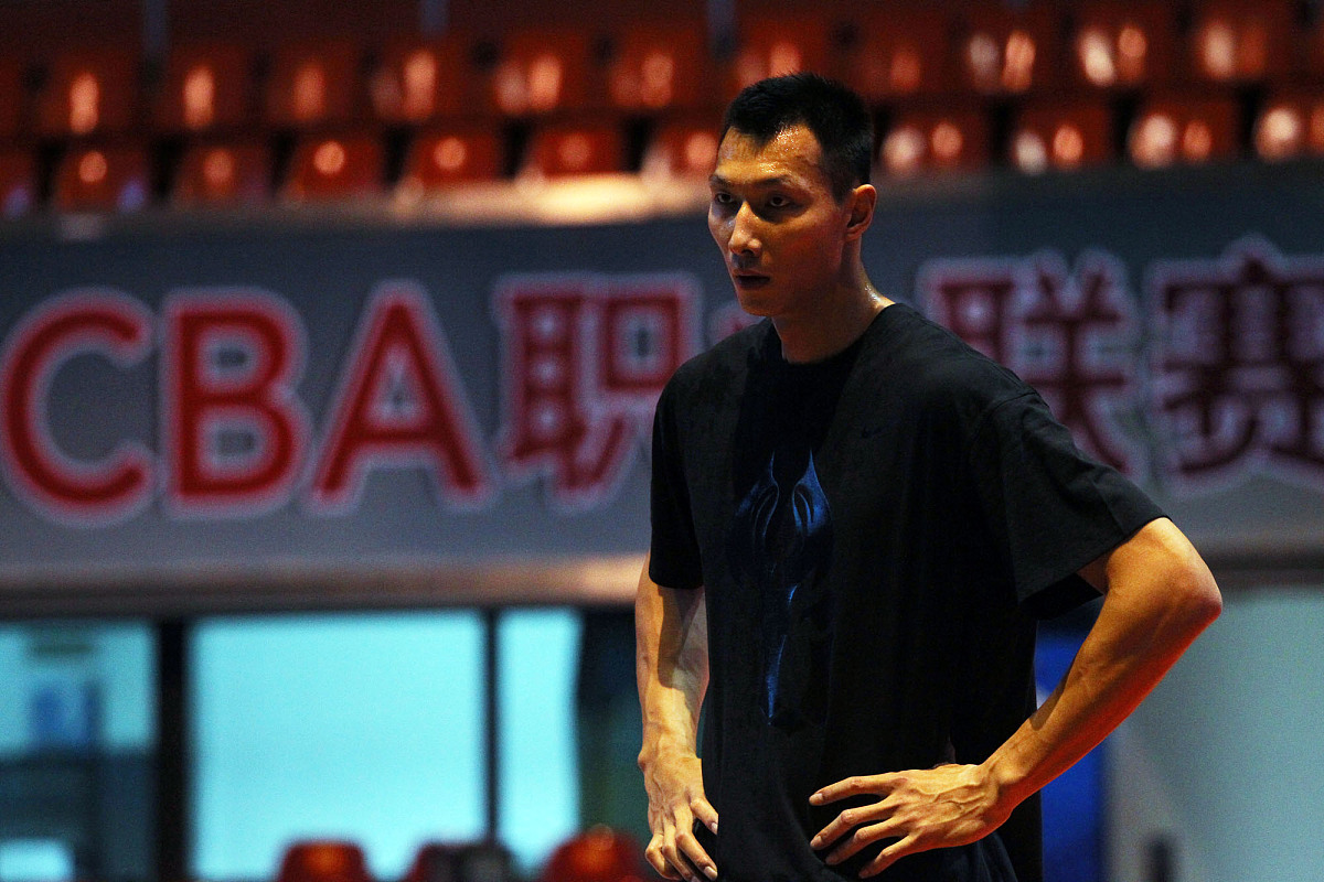 我是谁？猜猜看！中国篮球巨星，NBA征战多年！