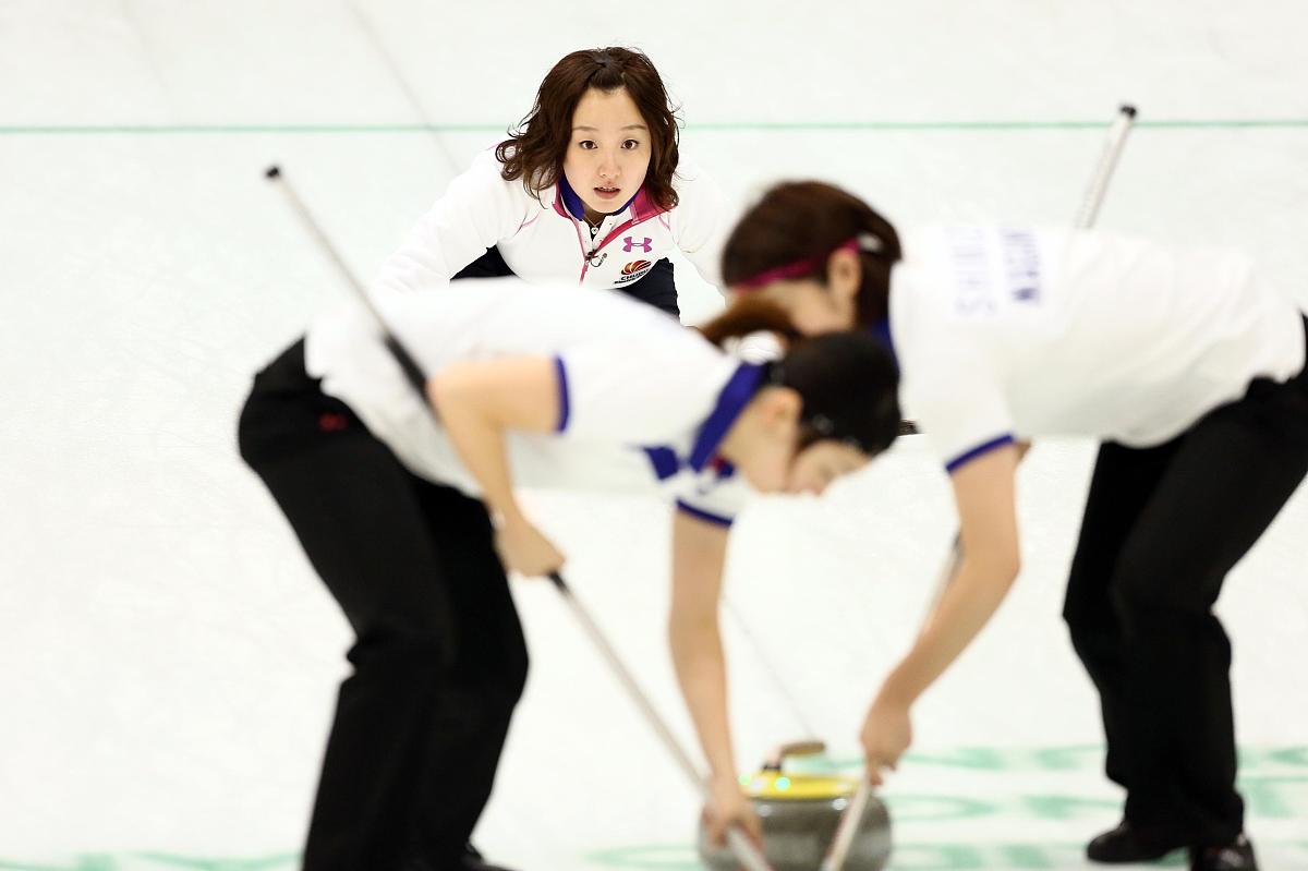 2013年9月17日,日本札幌,2013日本冰壶赛资格赛第3日,美女选手惊艳赛