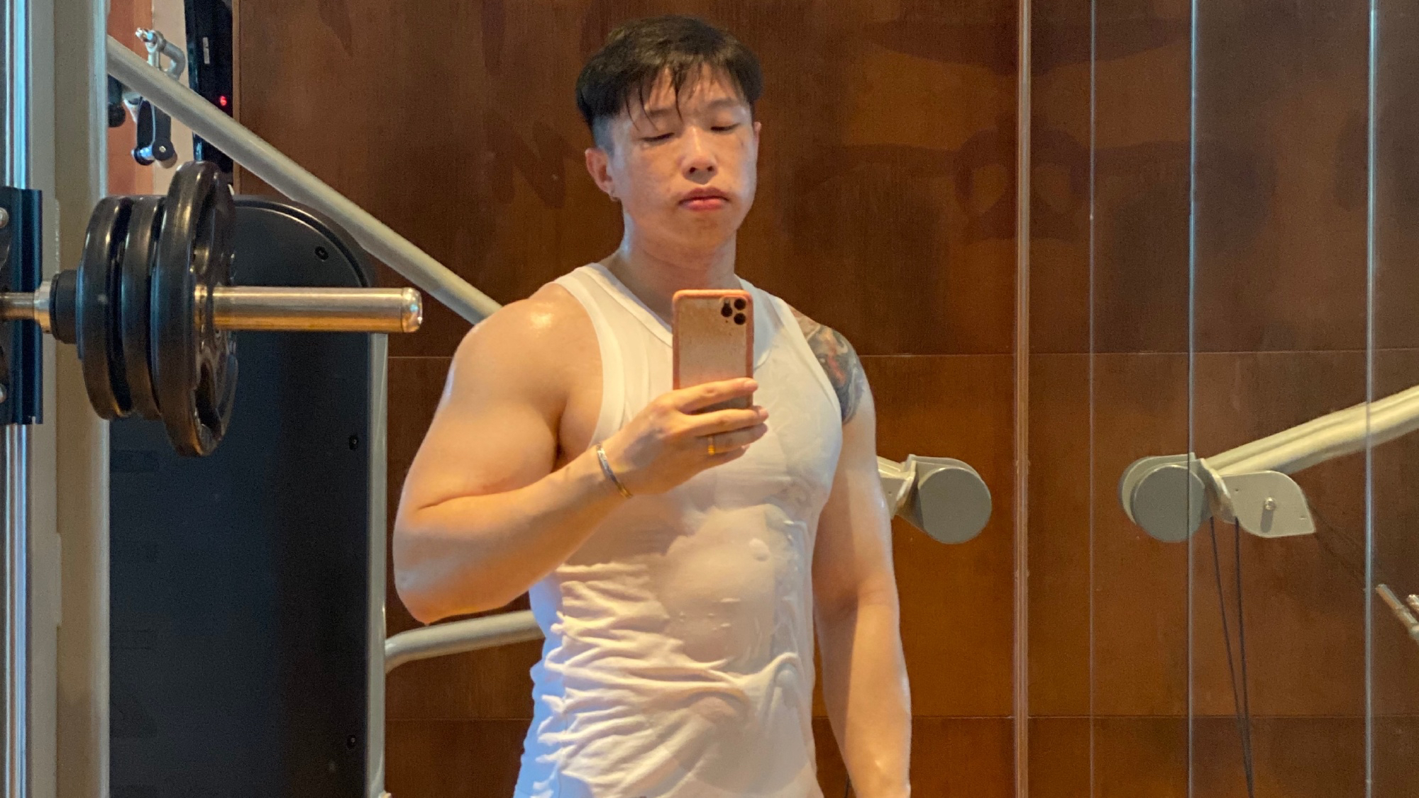 烧饼老师的俯卧撑了解一下,动作行云流水,德云社健康宣传官没错