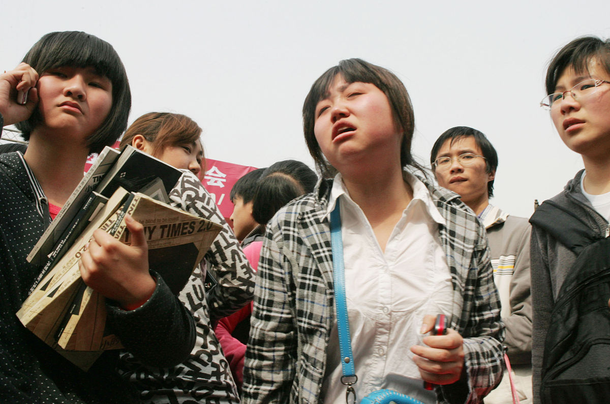 2010年3月21日,武汉,风靡全国的青春派作家郭敬明在崇文书城广场签售