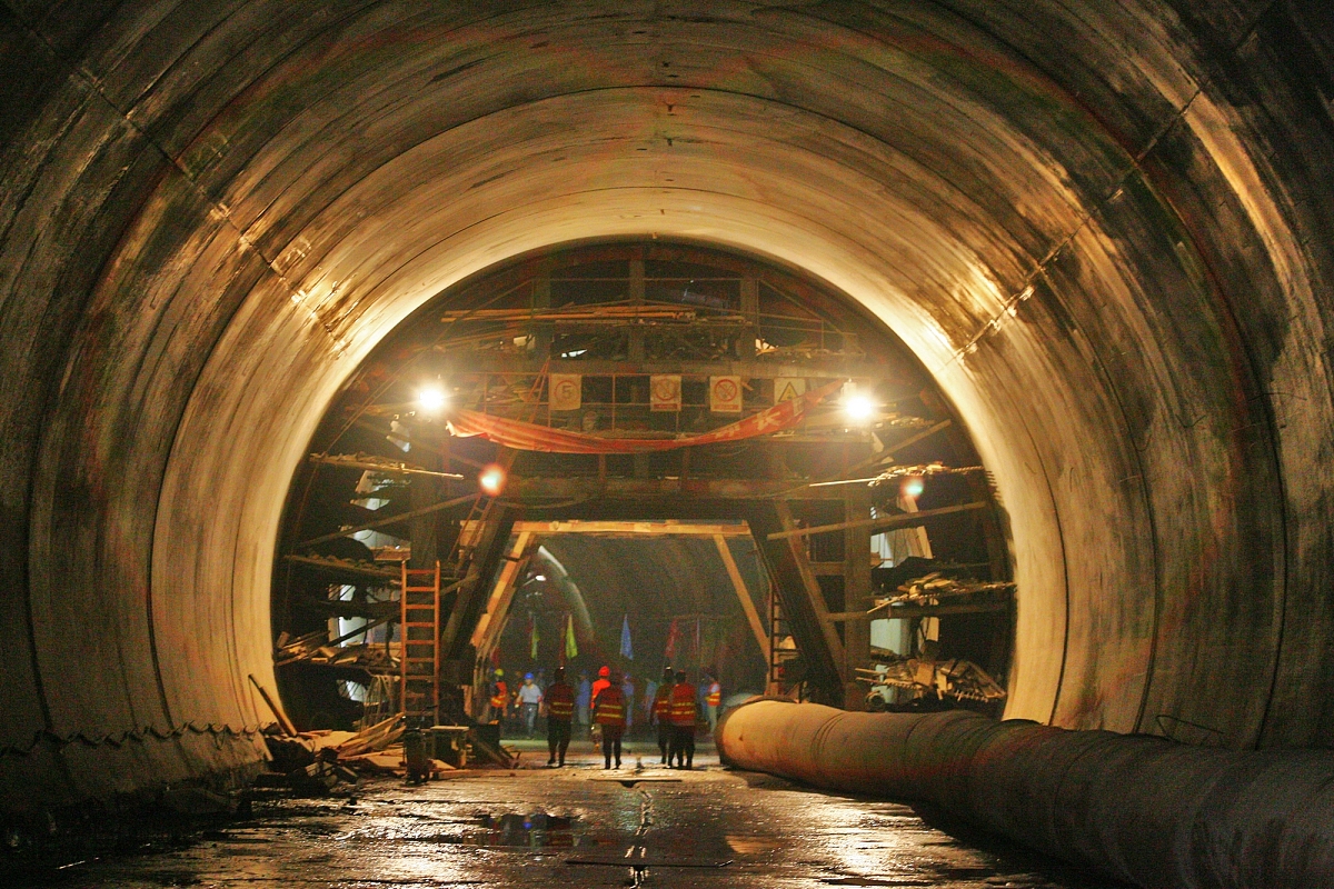 内江铁路机械学校专业设置：机械、电气、自动化、计算机等领域