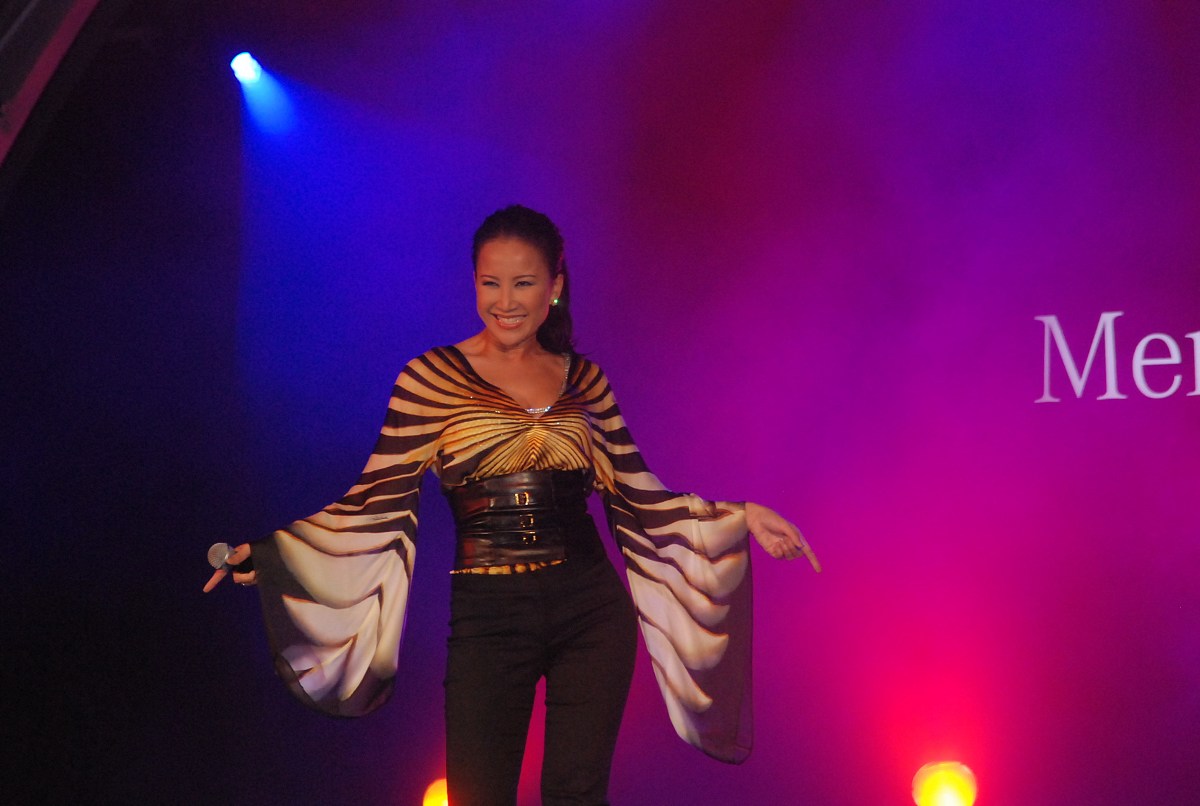 写一篇李玟继女干嘛了