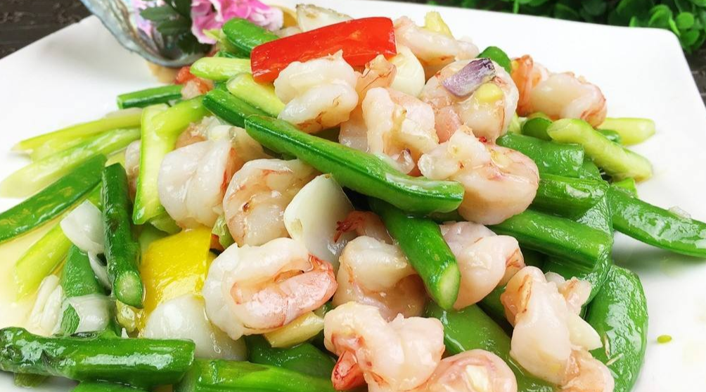 快收藏,大厨教您做美食:鲜芦笋爆虾球!