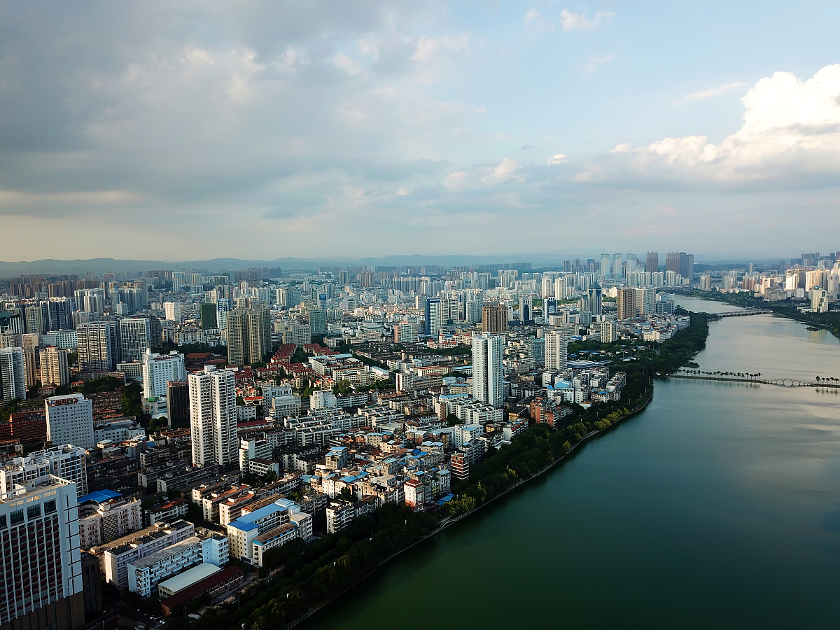 2017年9月19日,广西,航拍南宁城市建筑.***_***南湖