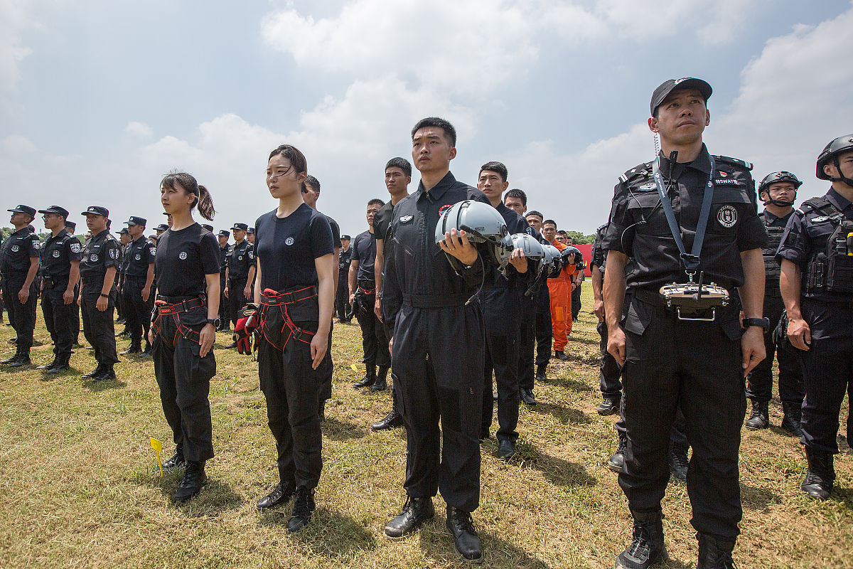 看护政治犯的特勤时刻关注着政治犯的生活和思想动态请你写一篇在看护过程中的500字的心得感悟