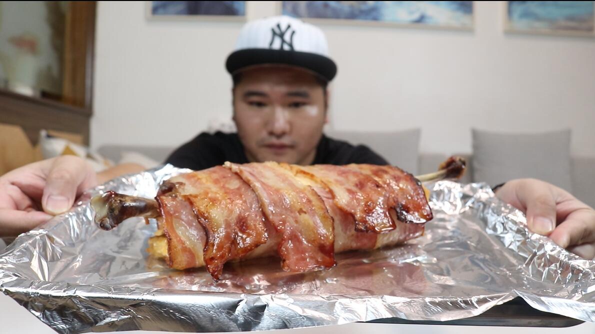 我吃到海贼王路飞最爱吃的“大棒肉”,真的太好吃了!