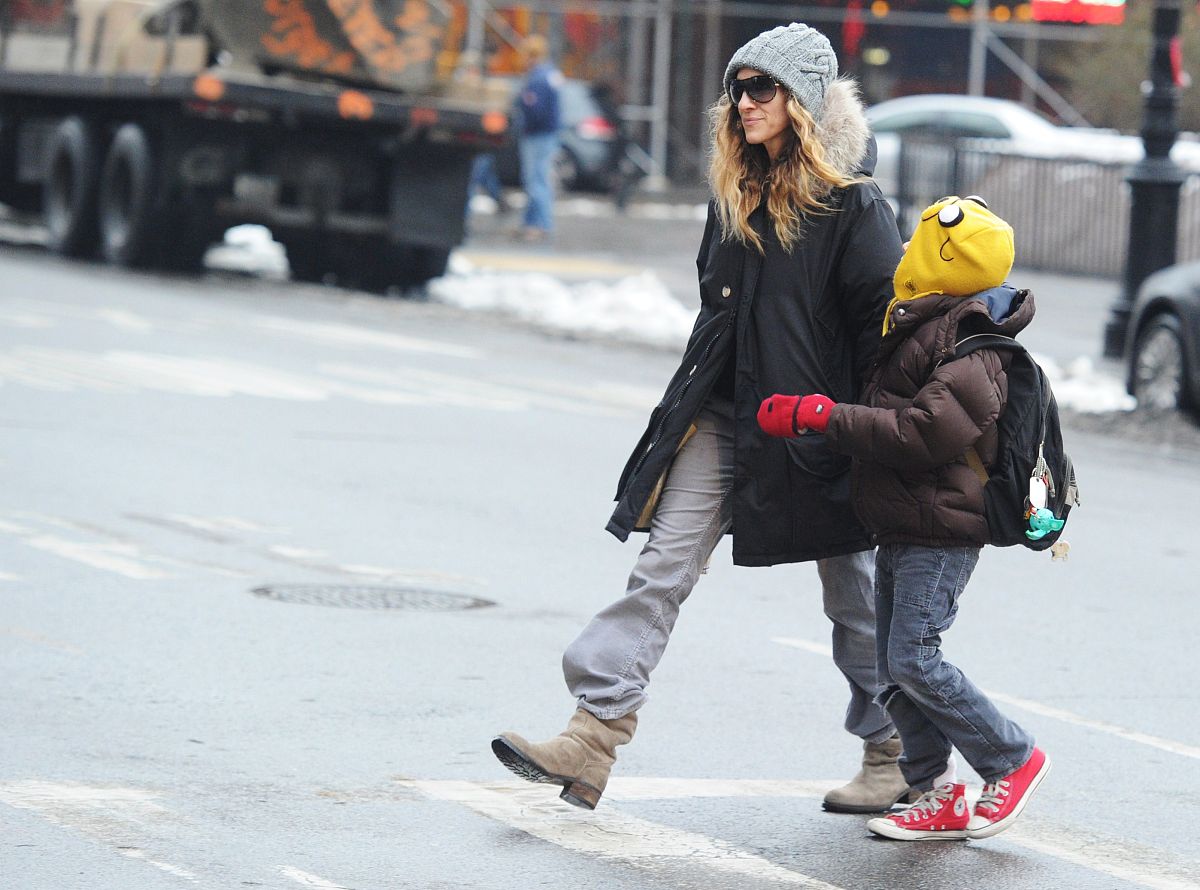 爸爸送儿子上学手游更新：新角色、新地图、上学任务！