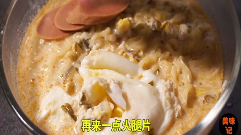 最近很火的网红美食“牛奶泡面”做法,好看有食欲,简单又美味