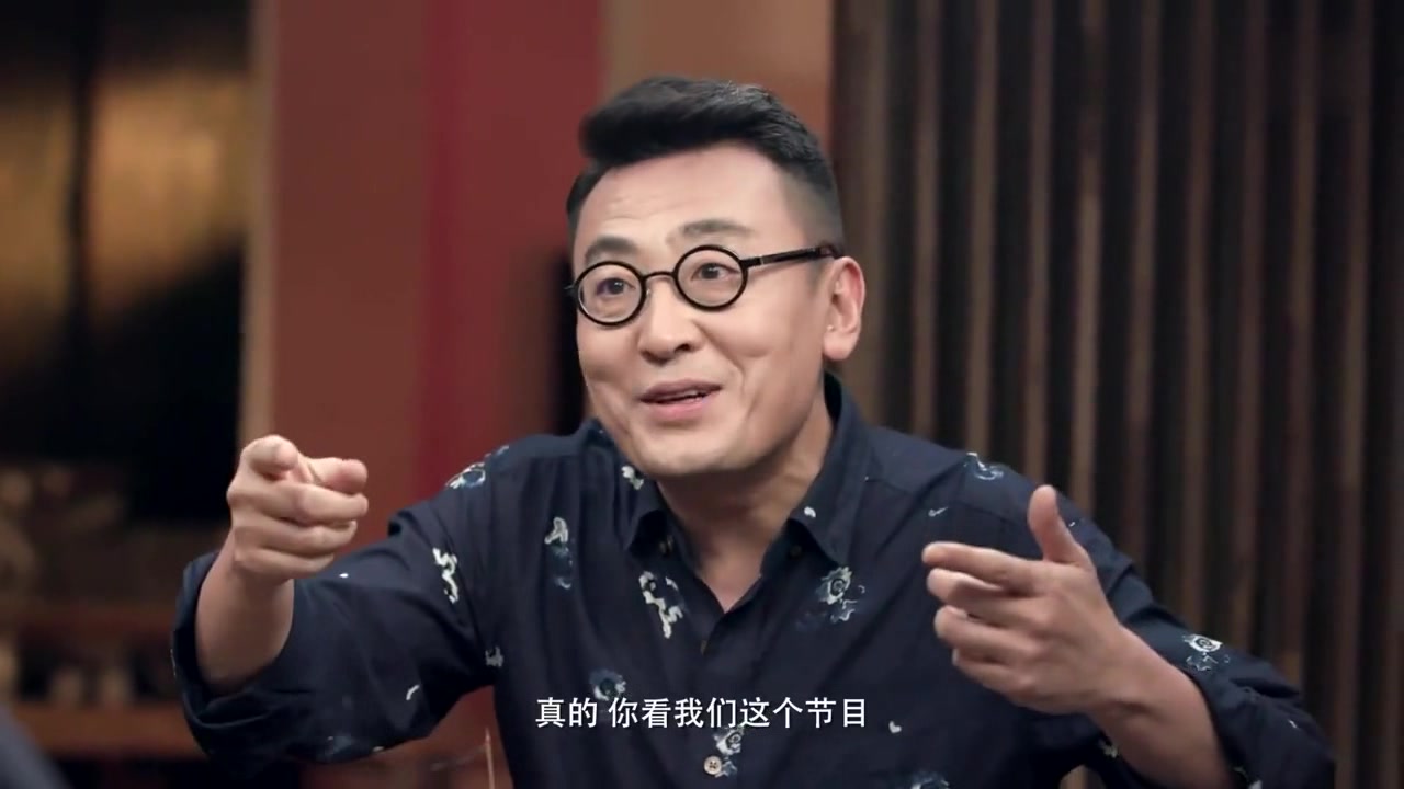 女嘉宾衣服里扎绷带,遭窦文涛嘲笑,陈老师竟也遭批评