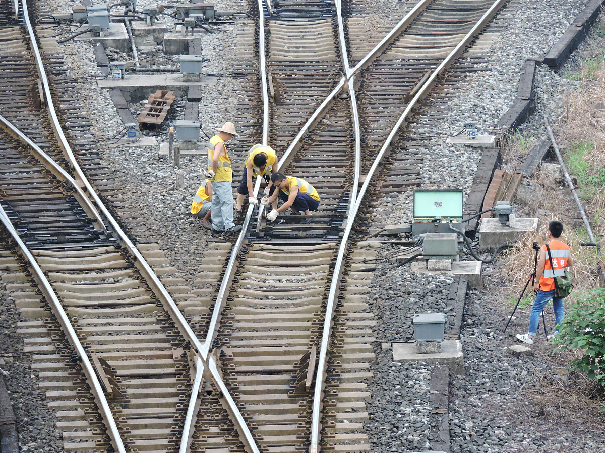 简述轨道电路故障时如何进行行车组织？
