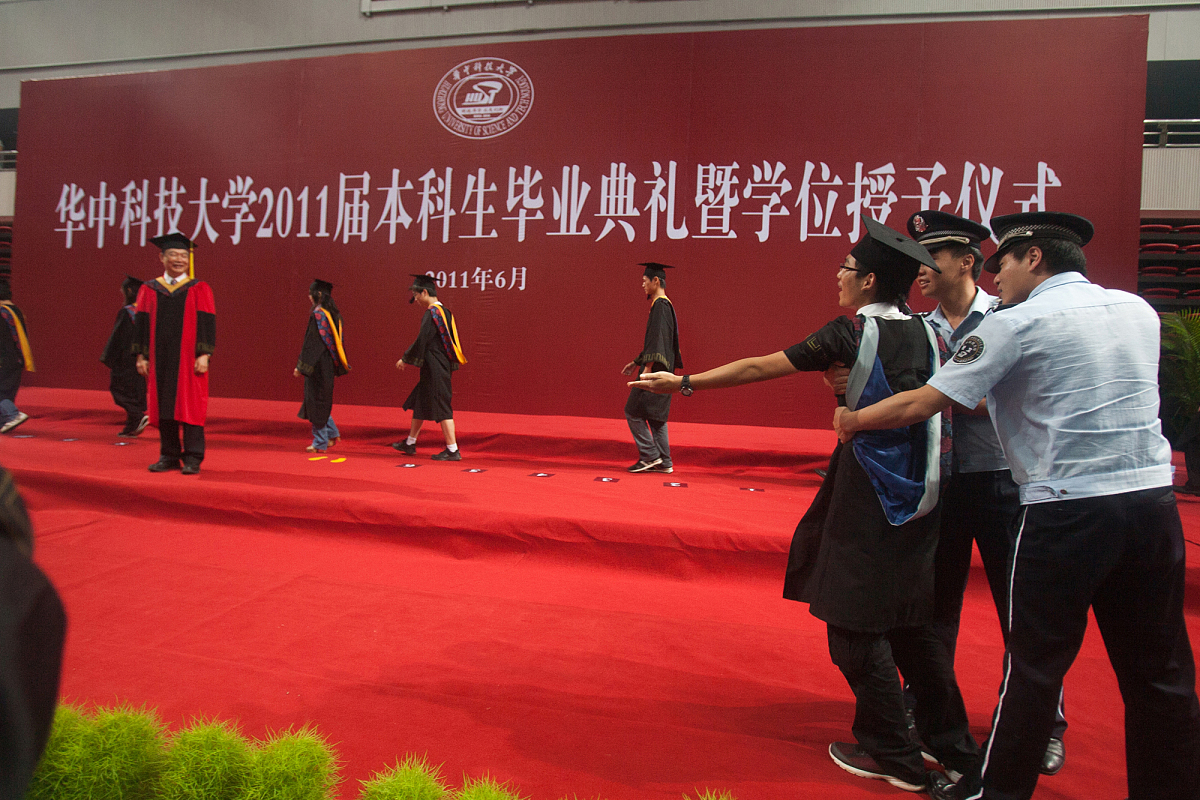 本科生毕业登记表个人鉴定范文(200字)