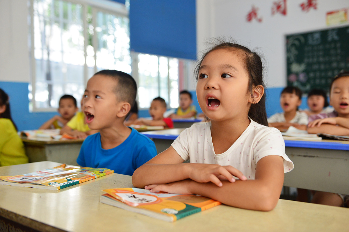 语文老师二三事600字