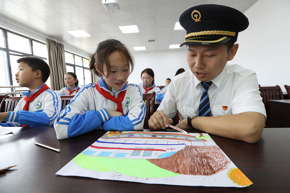 鹤庆县初中生学高铁需要几年？高铁学校学习内容及未来发展