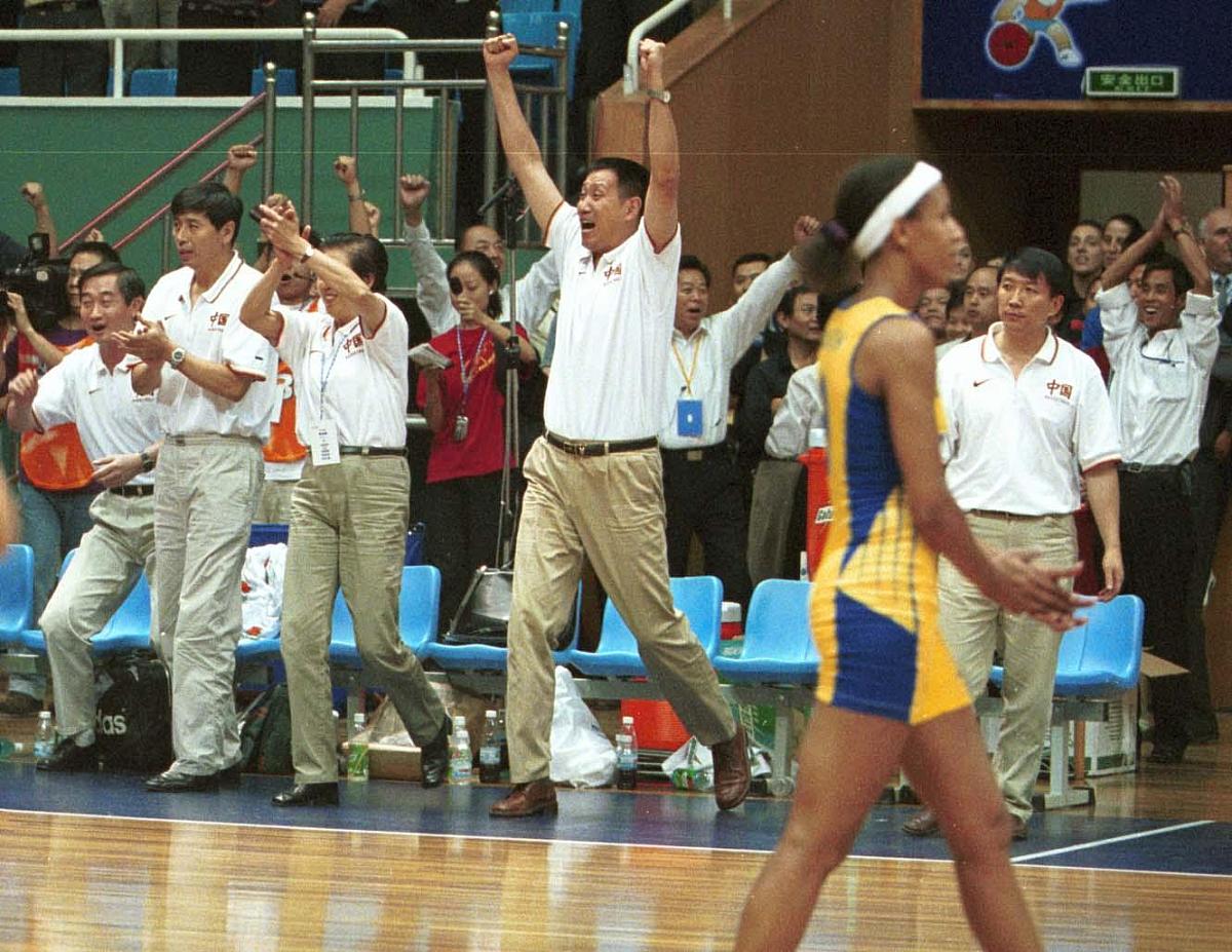 篮球七言古诗：球场激情，胜者为王