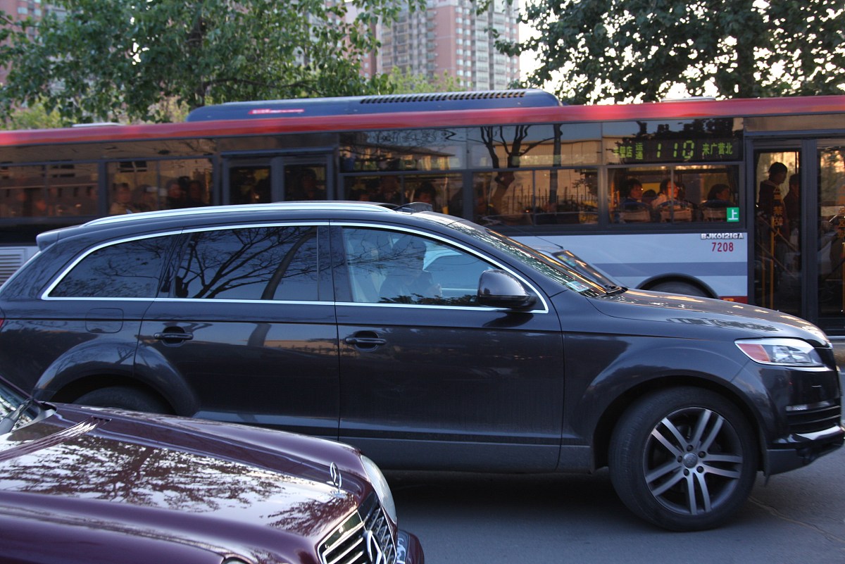 中国式现代化：矛盾的普遍性和特殊性视角