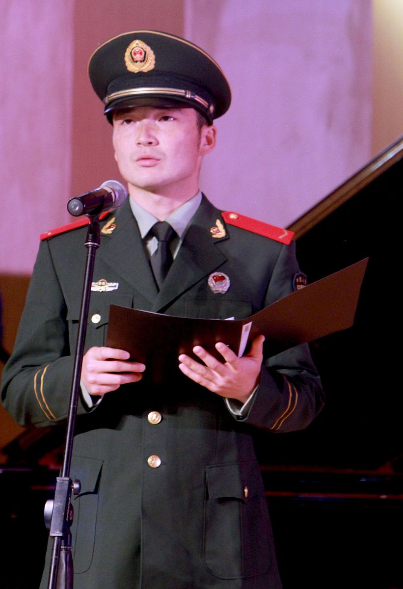 申请购买军礼服报告