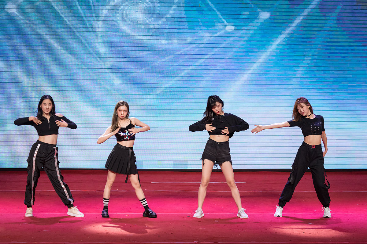 抖音视频评论:太棒了!爆炸!舞蹈太有感觉! 抖音视频评论:太棒了!爆炸!舞蹈太有感觉!