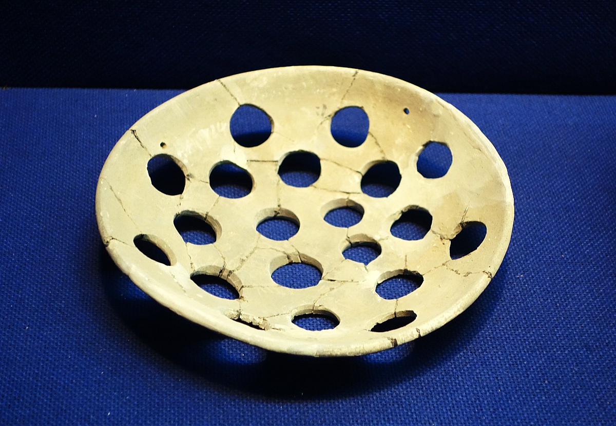 ***_***灰陶甑箅,新石器时代·石家河文化,1990年湖北天门肖家屋脊出