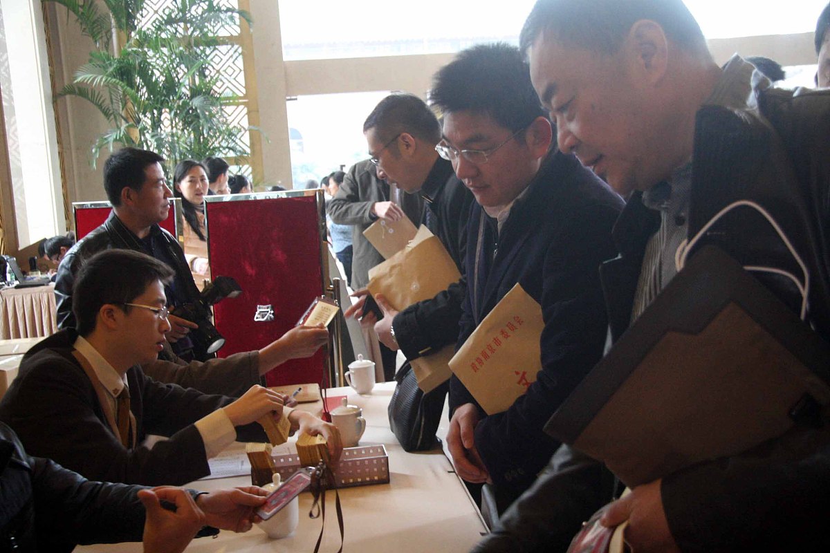 成都卫生专业学校报名方式简单吗？