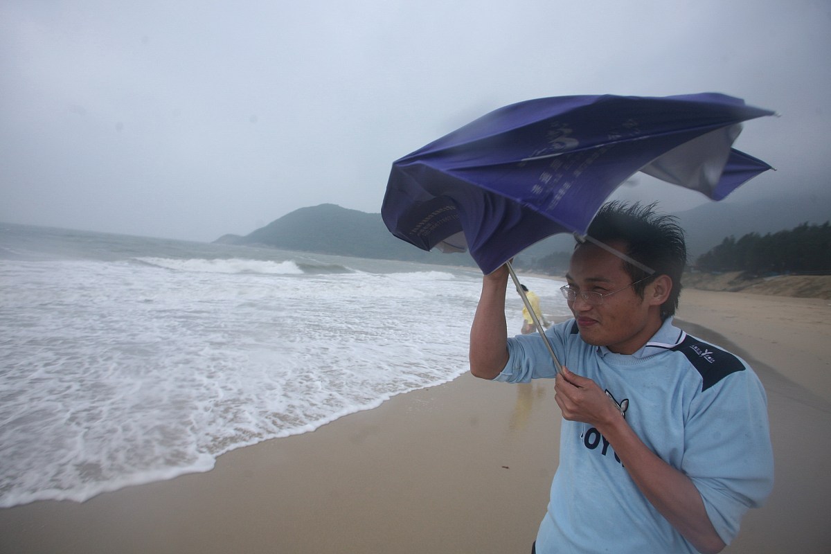 受台风"浣熊"影响,2008年4月19日,深圳市遭遇了暴雨至特大暴雨天气.  
