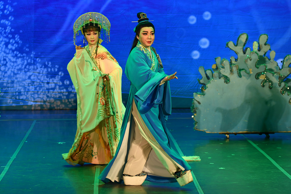 2018年2月28日,江苏省南京市,越剧《柳毅传书》精装版.***_***柳毅传