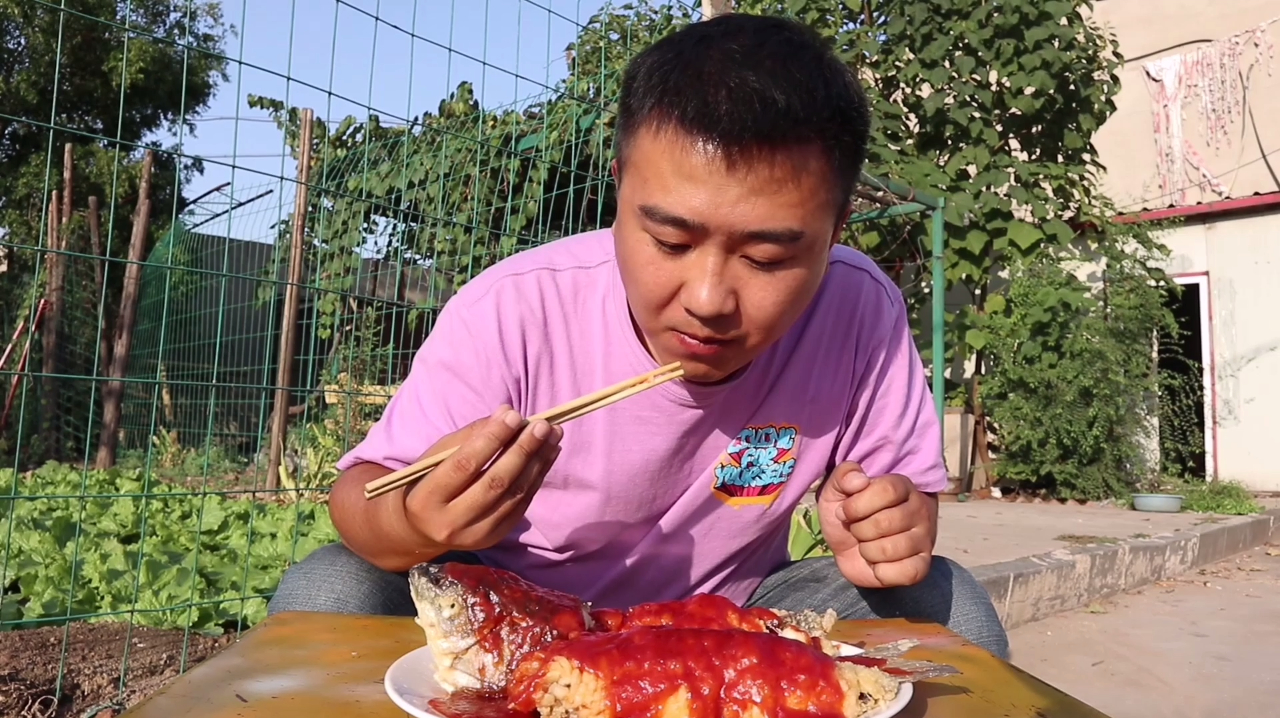 2斤草鱼小夏直接油炸做松鼠鱼,鲜嫩酥香,实在太好吃了