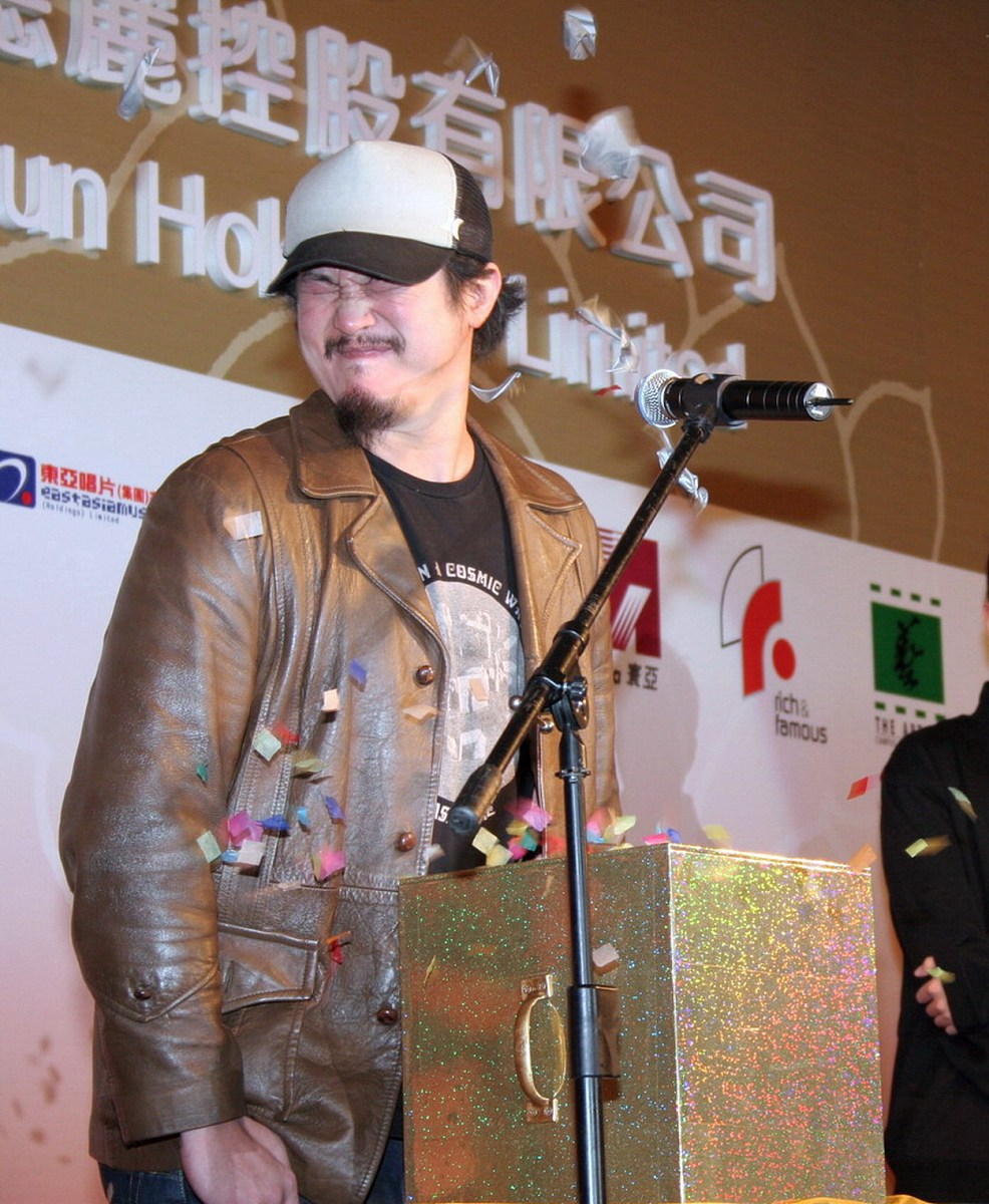 陈子聪滑稽搞笑.2006年2月10日晚,香港,众明星出席"丰德丽2006年春茗"