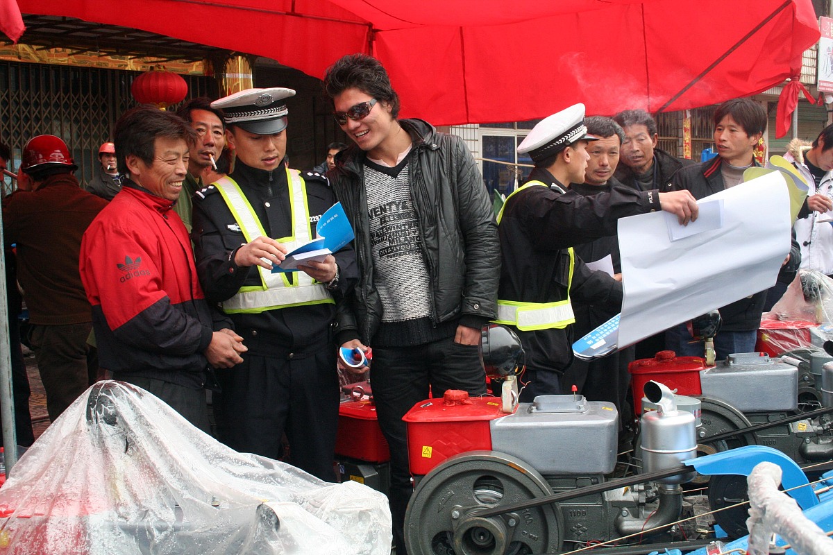 曲靖农业学校五年一贯制大专招生对象：高中毕业生及相关人员