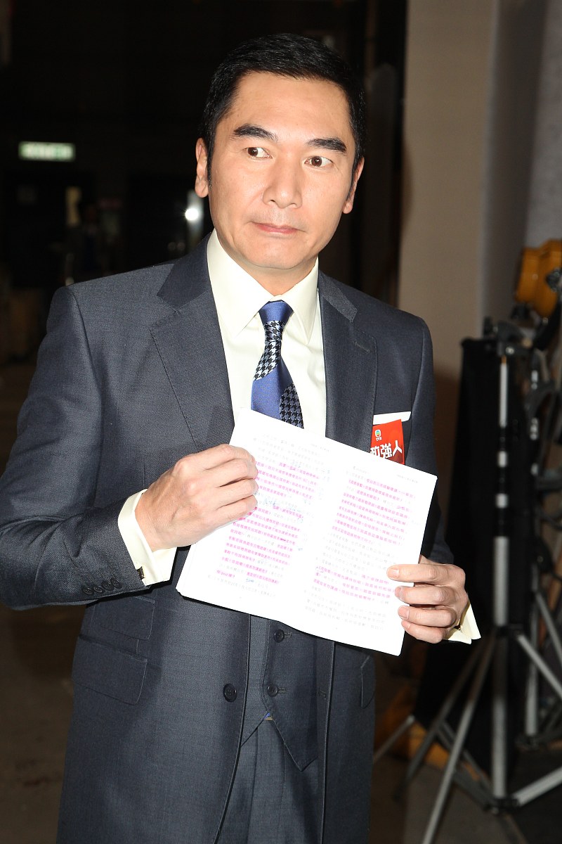 2015年1月4日,香港,明星为新剧《律政强人》进行开镜拜神仪式.***_***