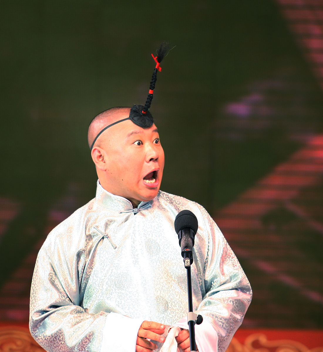 郭德纲济公传：电影与相声，穿越时空的智慧与幽默