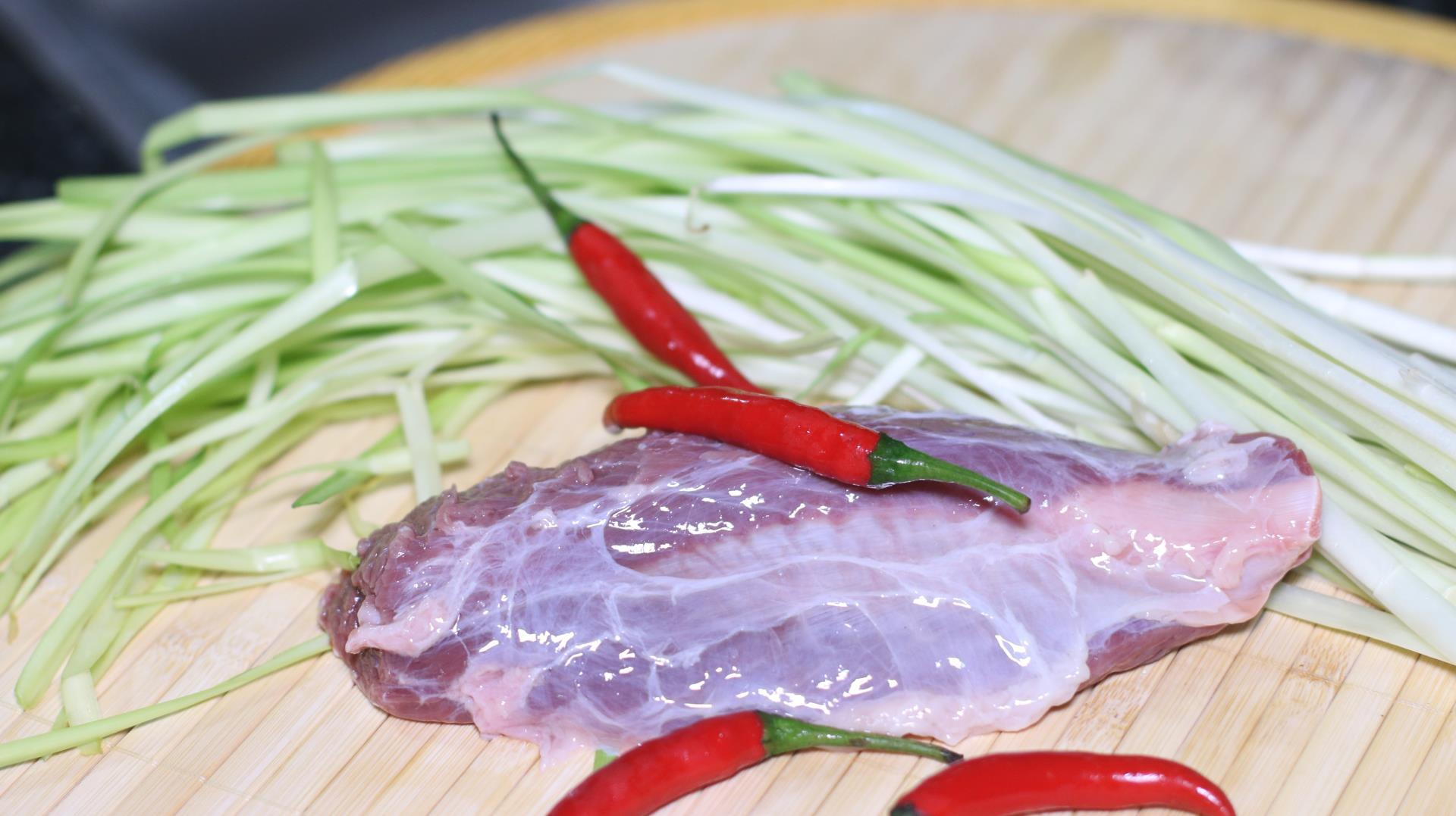 川菜师傅教你炒牛肉,鲜香嫩滑又有淡淡的清香,味道巴适惨了