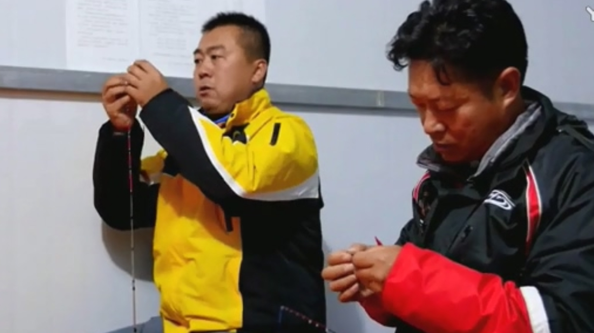 这鱼竿那么小,能钓上什么鱼啊