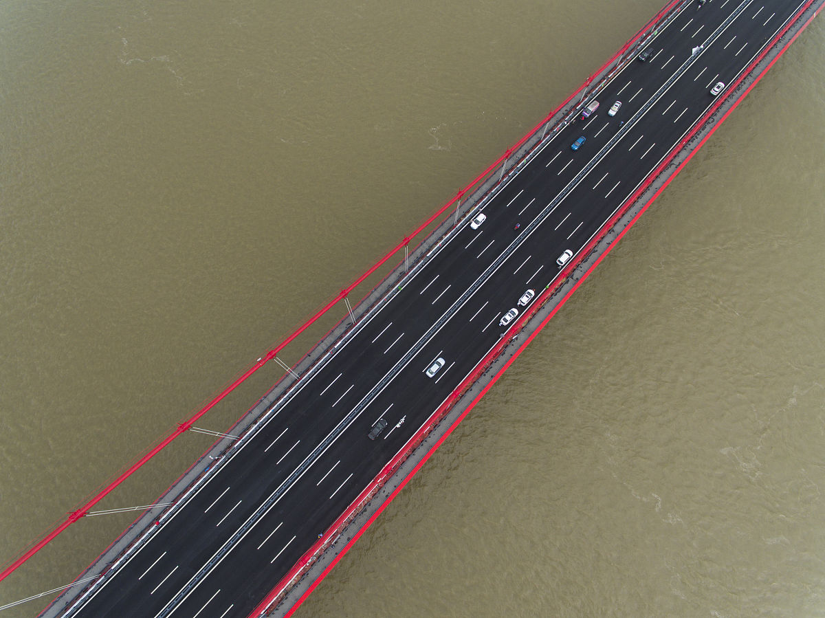 高速公路横断面设计规范与要素详解