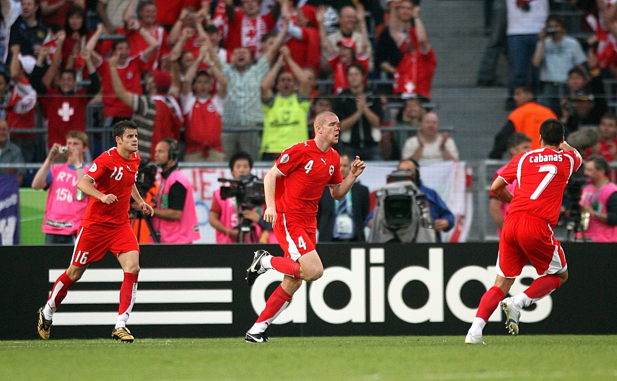 2006年6月23日,世界杯g组,瑞士2-0战胜韩国.森德斯庆祝进球  switzerl
