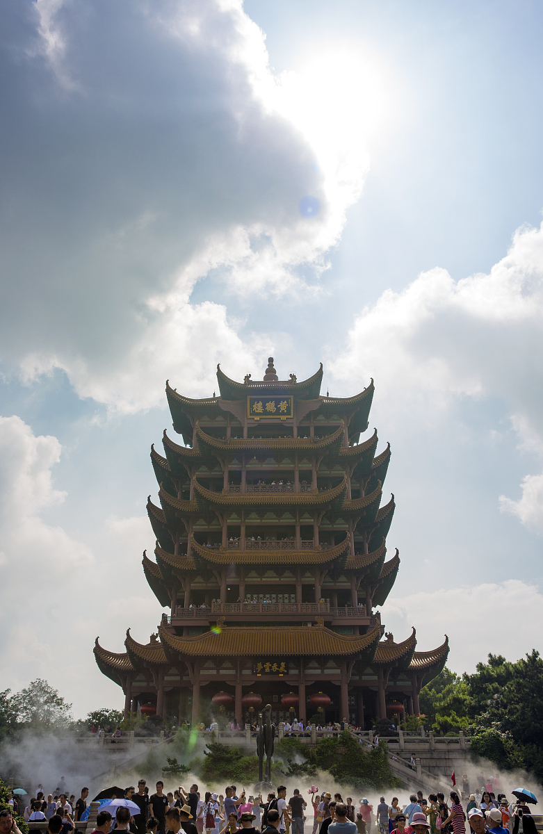 湖北省：中国中部经济文化中心，拥有三峡大坝、黄鹤楼等著名景点