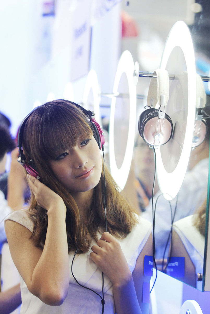 我的苹果耳机我链接的时候显示你在连接与其它人的AppleID配对的物品然后下面显示看不全的邮箱之前有借给朋友用过几天这样的话我朋友那边能看到我的位置吗