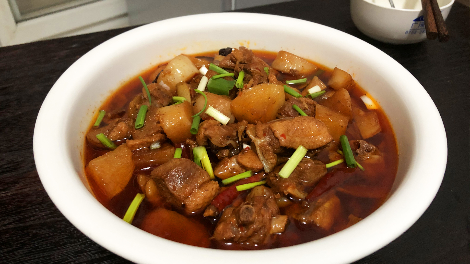 大脸用萝卜炒鸭肉,麻辣鲜香,软烂入味,这味道真是太棒了