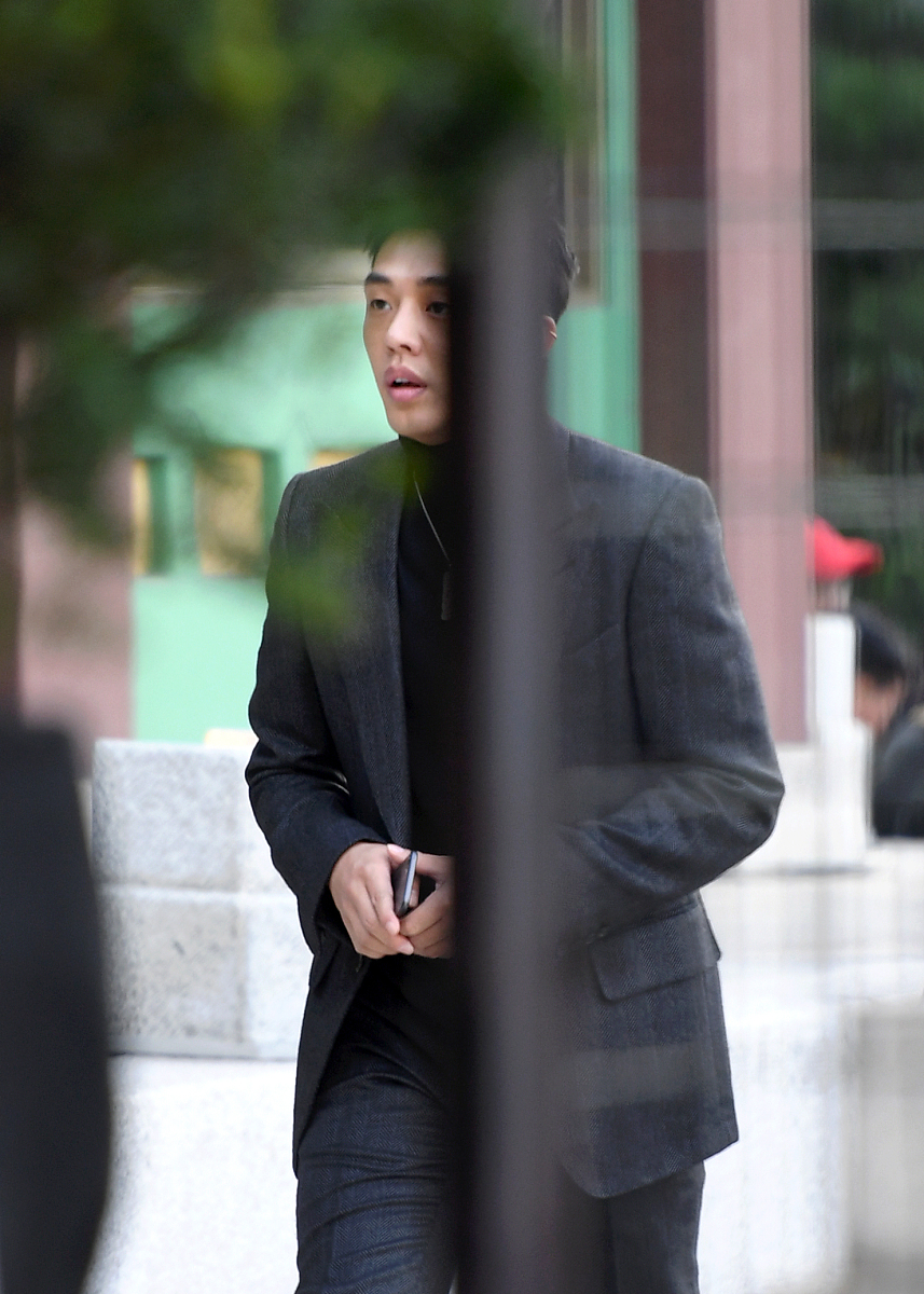 "双宋"婚礼:章子怡现身少女感十足 金喜善,朴宝剑,崔智友到贺