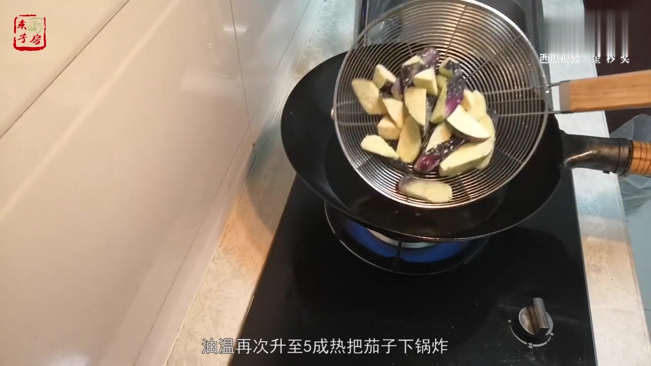 大厨教你肉段烧茄子的做法,让你在家学做菜