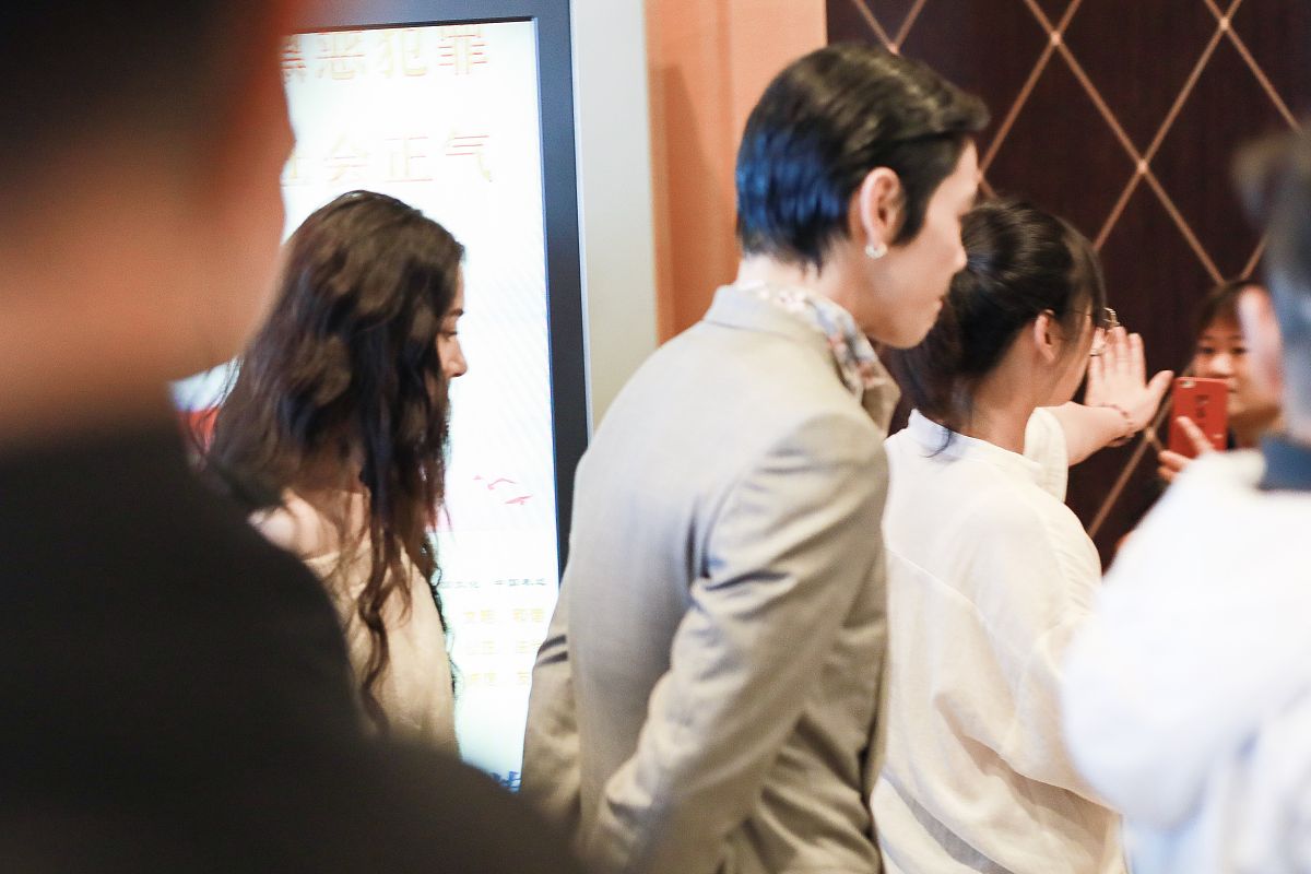 2019年7月17日,上海,明星情侣现身.郭碧婷 向佐